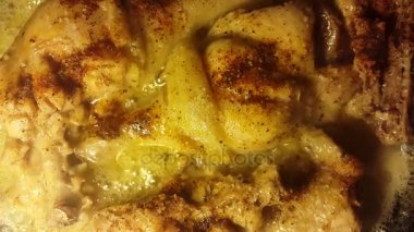 Türkiye'de bir tavada güveç hindi eti kızartma