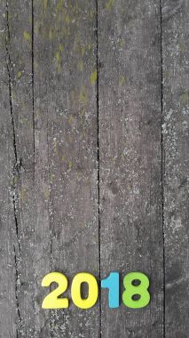 Mutlu yeni yıl 2018. Numaraları numarası 2018, rustik ahşap masa üzerinde yeni yıl 2018 için şekillendirme.