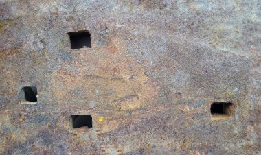 bir delikli paslı metal doku. Paslı arka plan