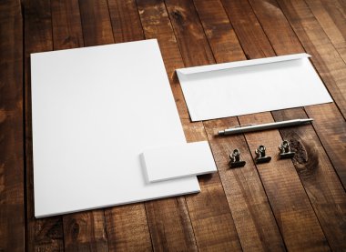 Kurumsal kimlik sahte kadar