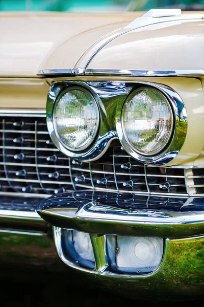 Faro del coche de época — Foto de Stock