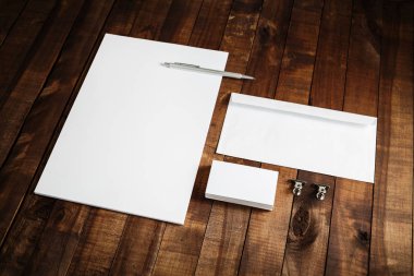 Kimlik marka için alay