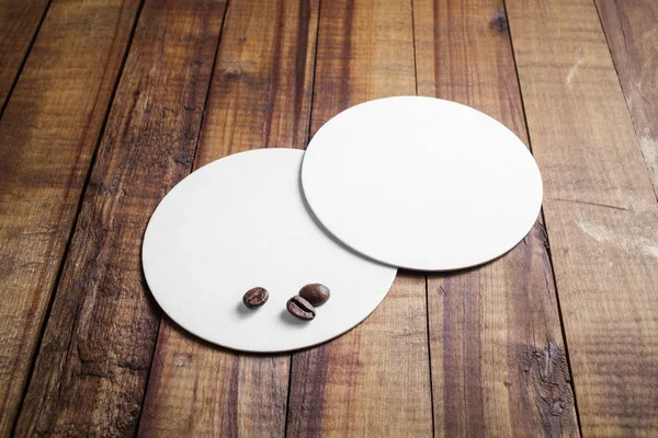 İki bira bardak altlığı