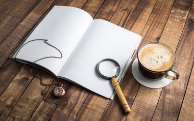 Kitap, Büyüteç, saat, kahve