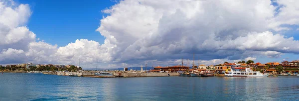 Ships in the port — Stock Photo, Image