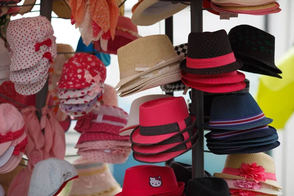 Muchos sombreros de colores — Foto de Stock