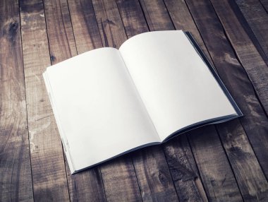 Boş açık kitap