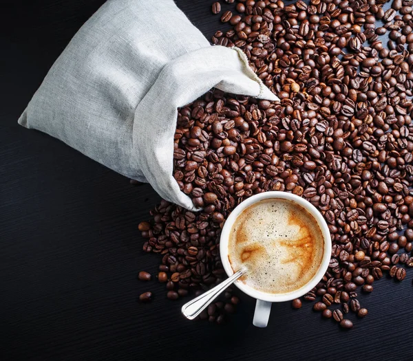 Csésze kávé, szemes kávé — Stock Fotó