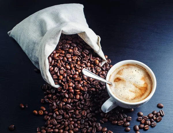 Csésze kávé, szemes kávé — Stock Fotó