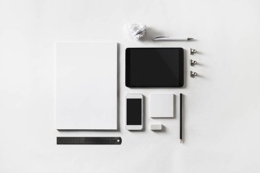 Marka kimliğini mockup