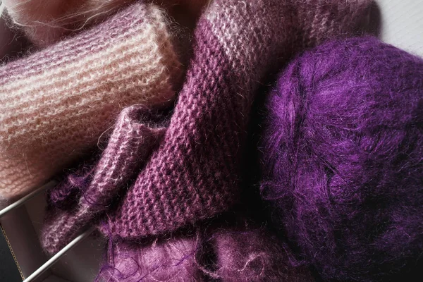 Фиолетовый и розовый Yarn — стоковое фото