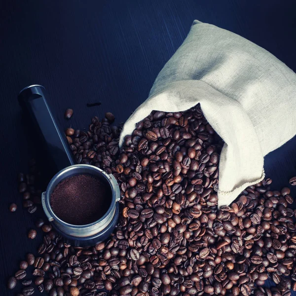 Granos de café y titular — Foto de Stock