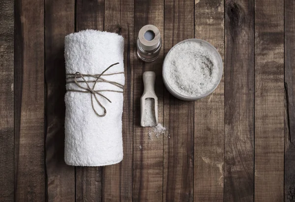 Asciugamano e sale marino — Foto Stock