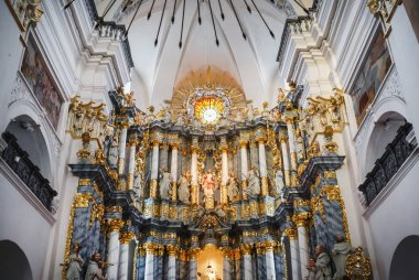 Katolik Kilisesi altar