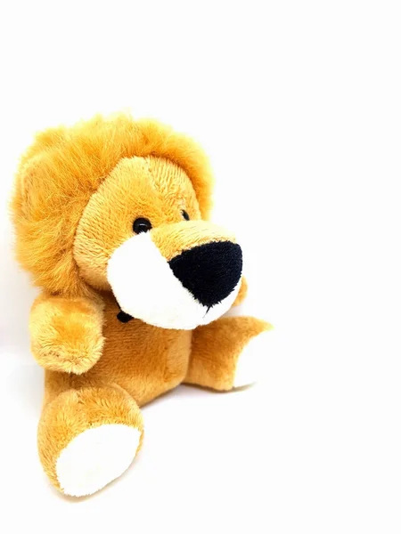 Plyšový roztomilý Lev izolovaných na bílém pozadí — Stock fotografie