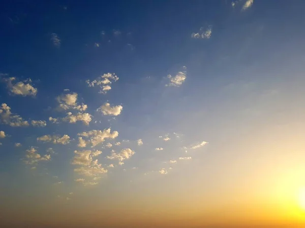 Cielo hermoso atardecer — Foto de Stock