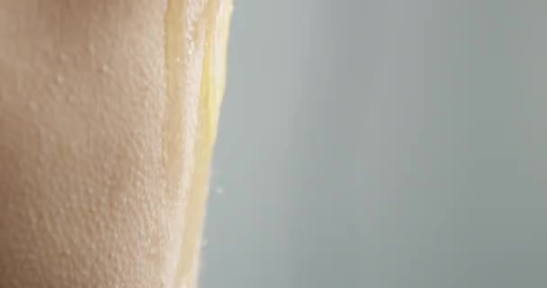 Macro Hand Touching Body Goosebulls Honey Massaging Skin Concept Body — Αρχείο Βίντεο