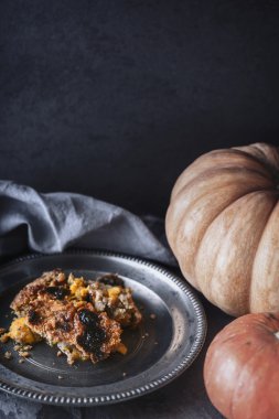 Dikey metal levha pastaya kabak dökümü