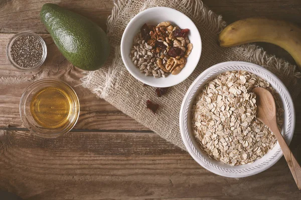 Ingredientes para granola en la mesa de madera horizontal — Foto de Stock