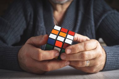 Rubik küp mans' eller