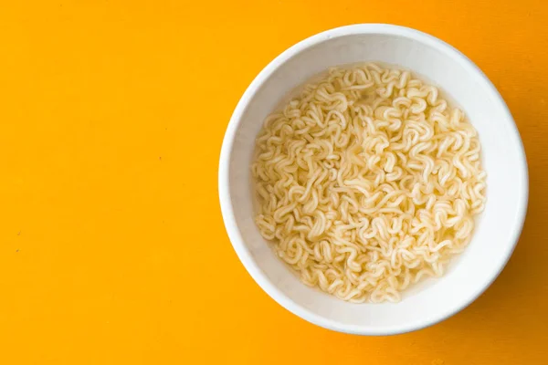 Zupę Ramen noodles w miski ceramiczne — Zdjęcie stockowe