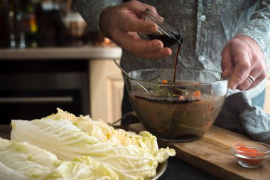 Soya sosu marine kimchi yatay için ekleme