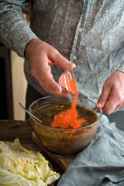 Acı biber sosu kimchi için ekleme