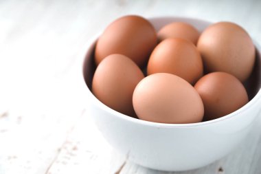 Tavuk yumurtası seramik kase yatay