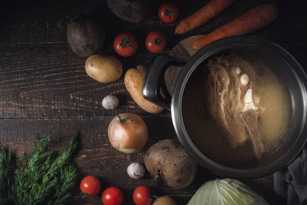 Ingrediënt voor traditionele Russische en Oekraïense rode bieten soep Borsjt horizontale — Stockfoto