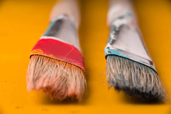 Paint brushes on the yellow background horizontal — Stock Photo, Image