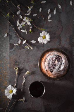 Bahar çay partisi natürmort dikey