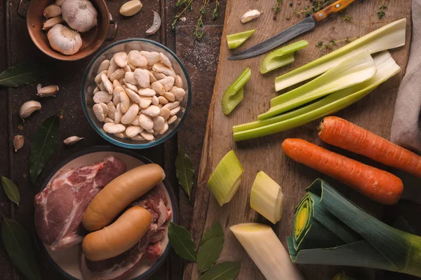 Groenten en vlees voor reeën met varkensvlees en rundvlees — Stockfoto