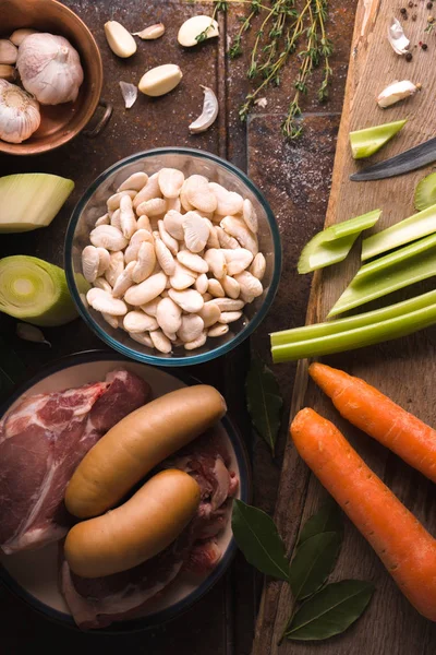 Groenten en vlees voor het koken kasul met varkensvlees en lamsvlees closeup — Stockfoto