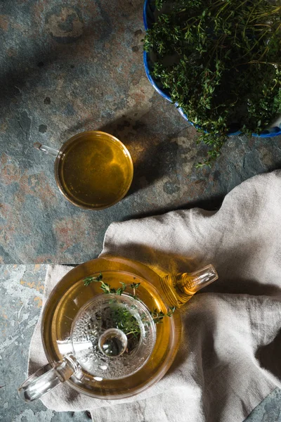 Tea with thyme on the stone background top view — Stock Photo, Image