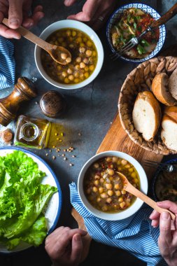 Nohut Çorbası yemek Revithia taş arka plan dikey