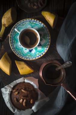 Muz aromalı kek ve kahve ahşap tablo 