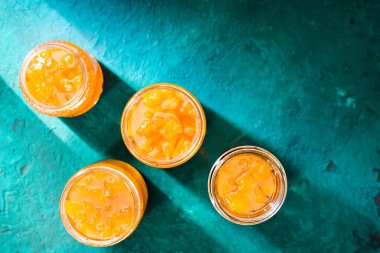 Ev yapımı ananas reçeli cam kase kopya alanı içinde