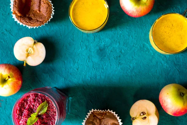 Healthy breakfast with turmeric latte on the cyan background top view — Stock Photo, Image