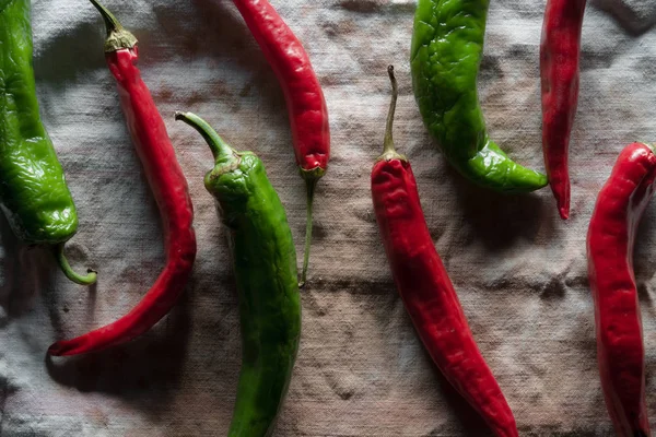 Pimienta de chile sobre fondo gris — Foto de Stock