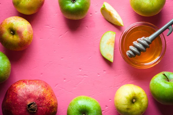 框架的苹果、 石榴、 蜂蜜为犹太新年 — 图库照片