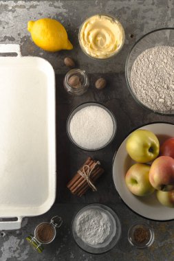 Şükran günü için Amerikan elmalı turta için malzemeler