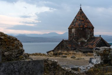 Dağlar, Sevan Gölü, Sevanavank Manastırı Ermenistan'da