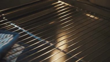 Kafes içinde elektrik plaka