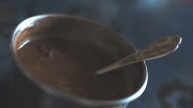Sıcak kakao ve badan çelik tencere