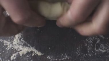 Çiftçiler el, un ve hamur. Video