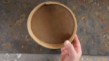 Makarna için kepekli un eleme. Video