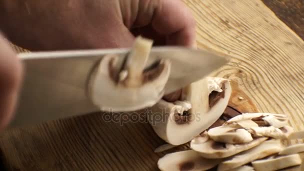 Slicing fresh champignons for the sauce. Video — Stock Video