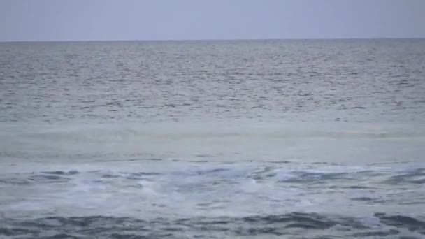 潮汐和退潮在海洋。马尔代夫视频模糊 — 图库视频影像