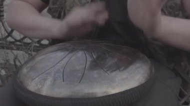 El glyphophone portre üzerinde oynayacak