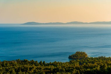 Yunanistan 'da deniz ve gökyüzü sakin